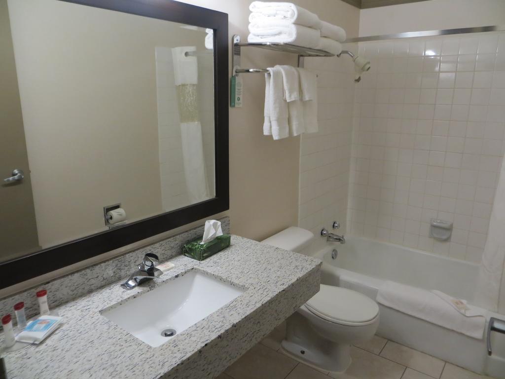 Deluxe Queen Room with Two Queen Beds - Non-Smoking