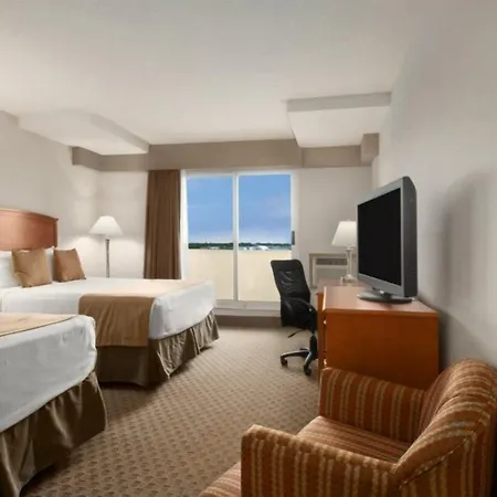 Ramada By Wyndham Edmonton South-2